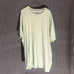 5xlt Foundry T-shirt. EUC.